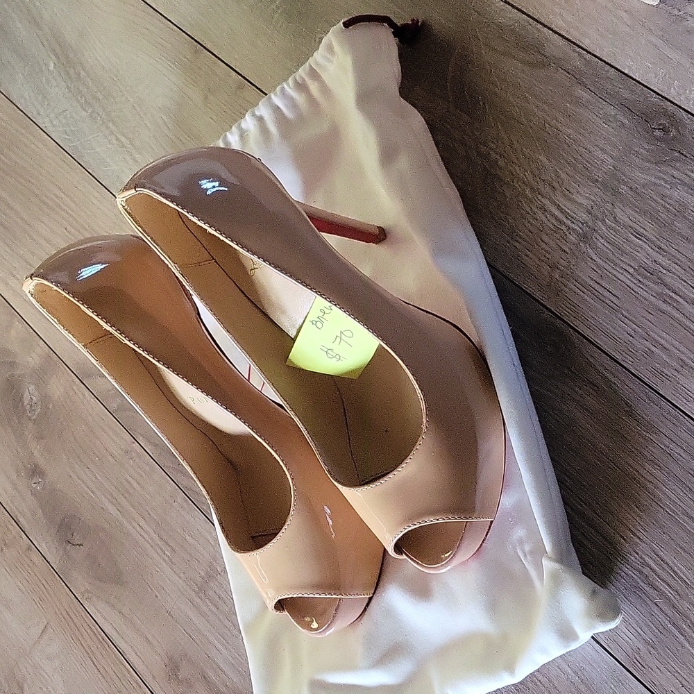 Color: Cream